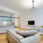Lovely Historic In Old Town Apartment *