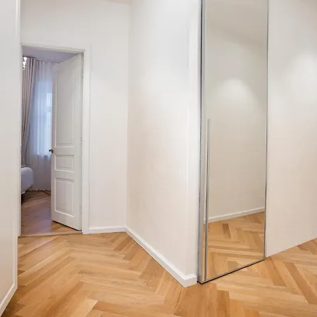 Lovely Historic In Old Town Apartment