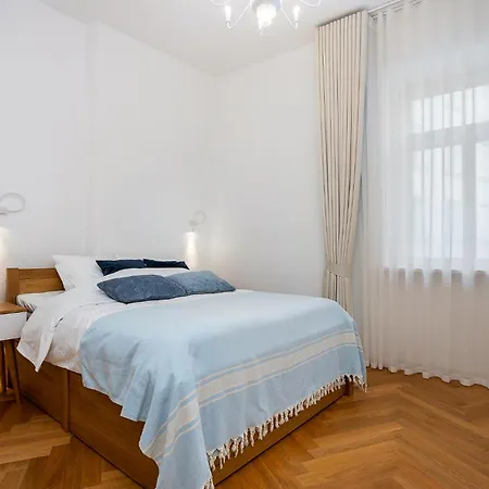Lovely Historic In Old Town Apartman