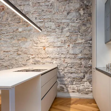 Lovely Historic In Old Town شقة