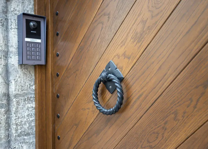 Lovely Historic In Old Town *