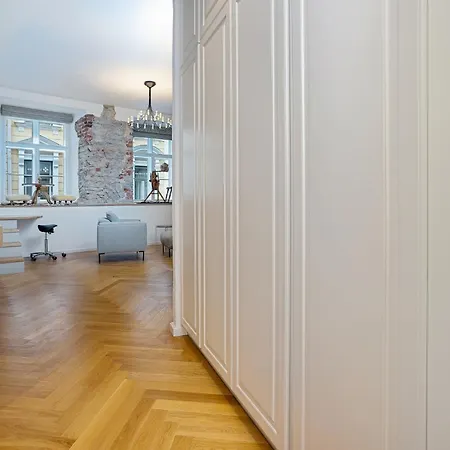 Lovely Historic In Old Town *