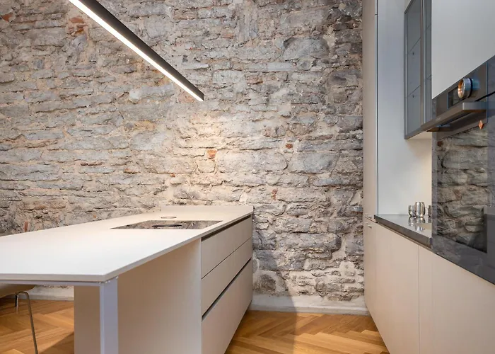 Lovely Historic In Old Town Apartman